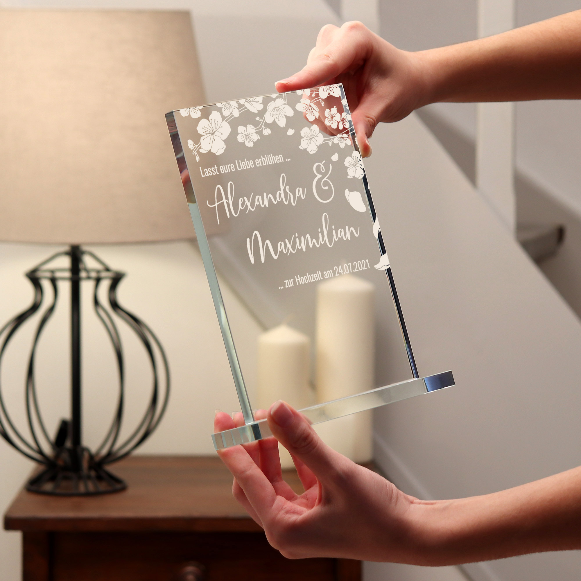 Gravierter Glaspokal zur Hochzeit - Blühende Liebe 2