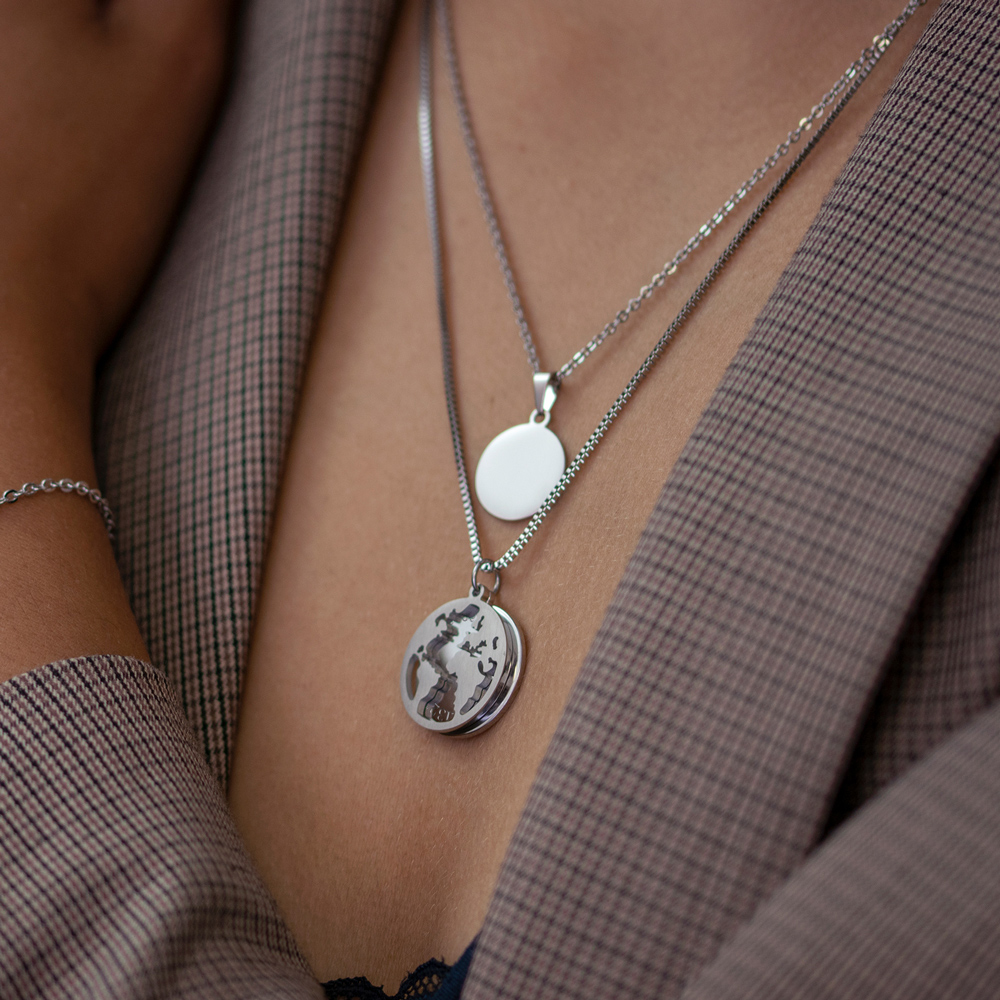 Kette mit Anhänger Welt - Geokoordinaten - Silber