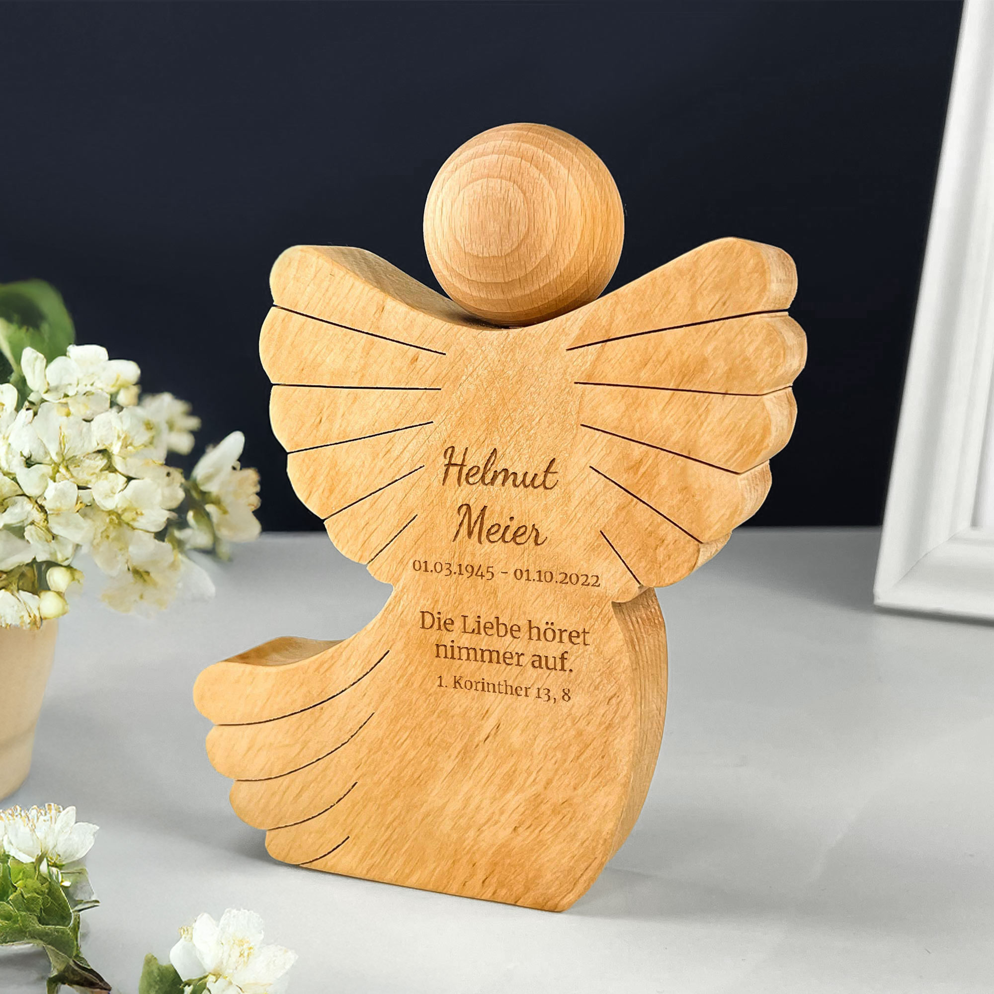 Engel aus Holz mit Schweif - personalisiert mit Trauerspruch