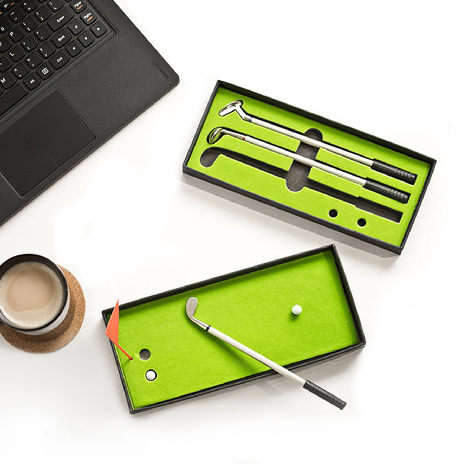 3 Kugelschreiber als Minigolf Bürospiel, Indoor Golf Tischspiel - witziges Schreibset in Golfschläger Optik, 
inklusive Mini Golftisch und Golfbäll