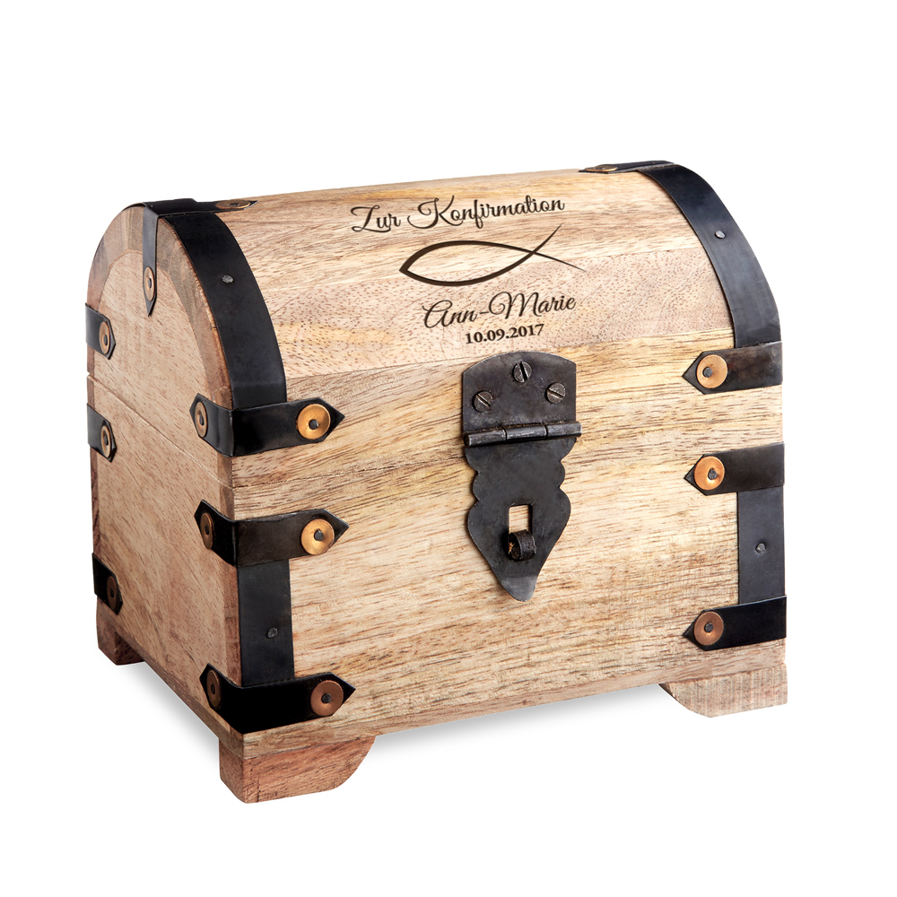 Helle Schatztruhe mit Gravur aus Holz zur Konfirmation