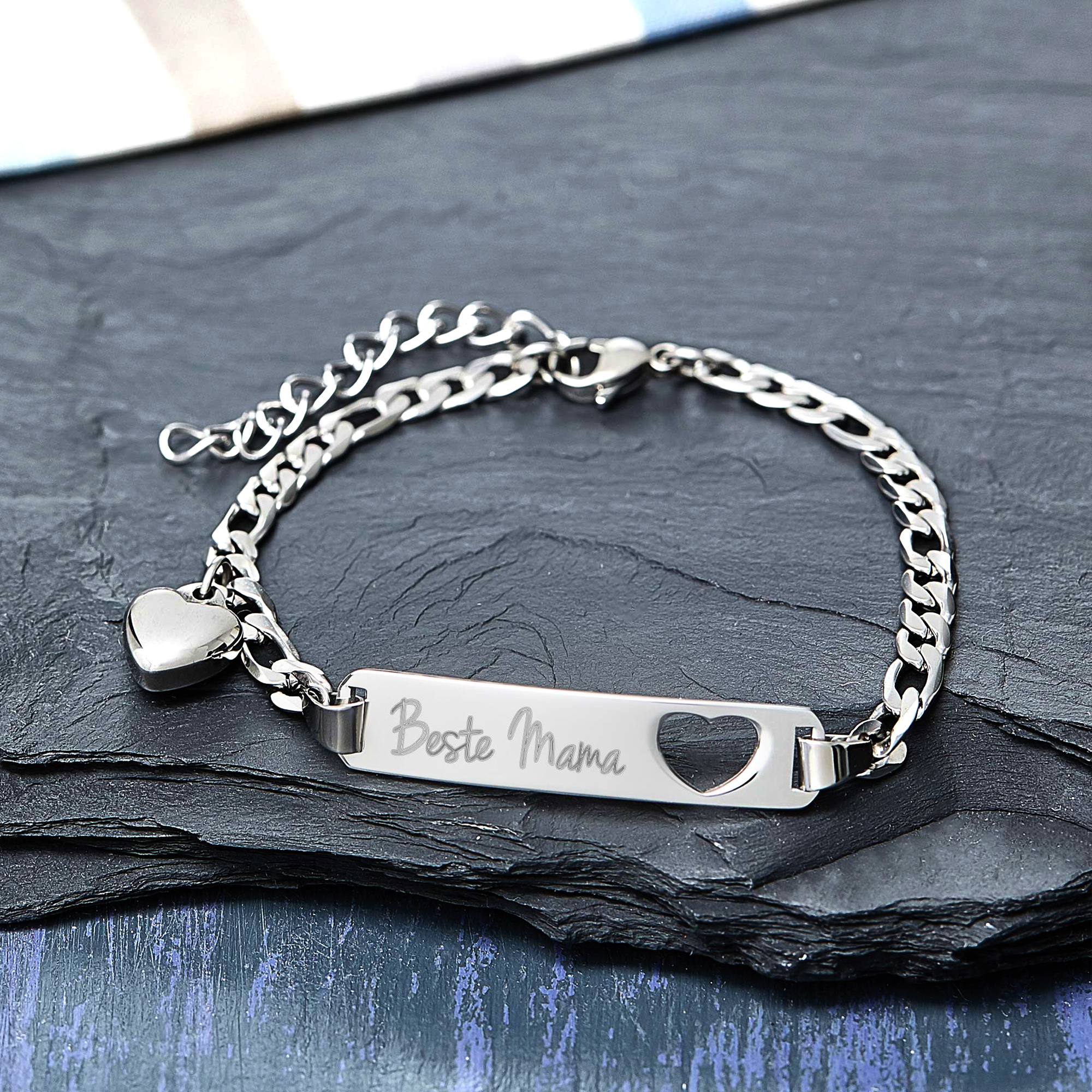 Graviertes Silber Armband mit Herzstanze - Beste Mama 2