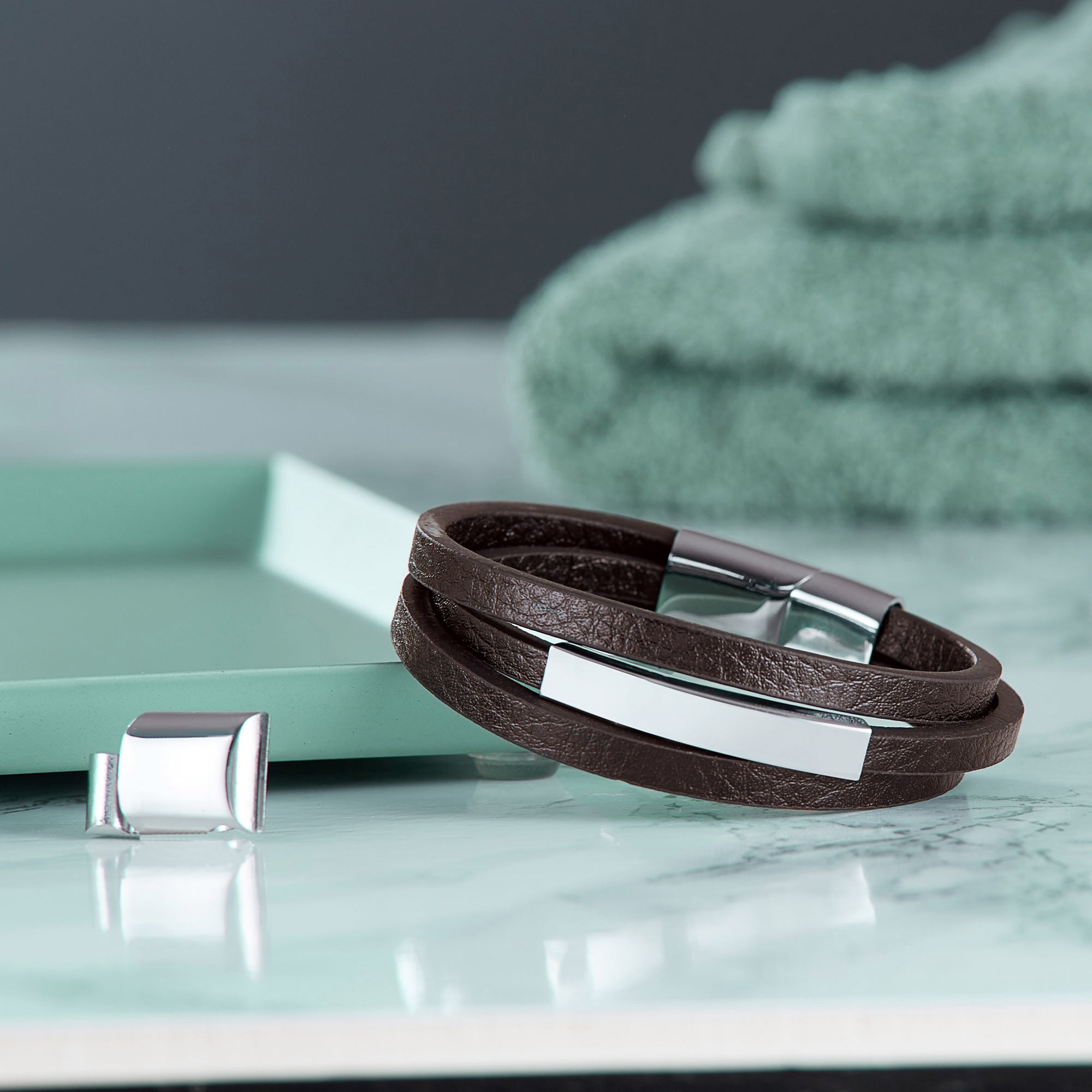 Handschmuck für Männer, Herren Armband aus Leder, Echtlederarmband mit Verschluss, Herrenschmuck Armband, Braunes Wickelarmband, Lederband Accessoir