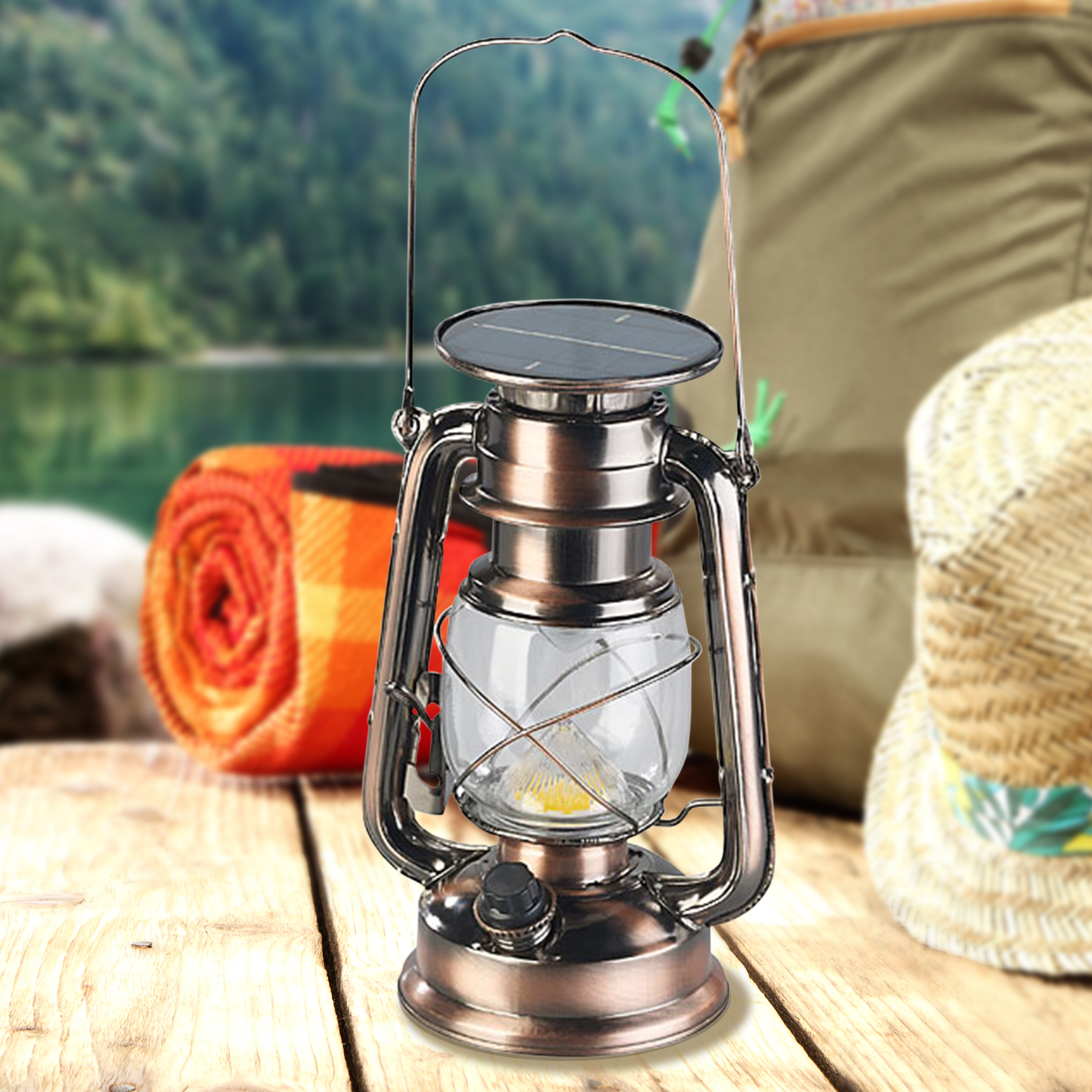 Solarbetriebene LED Leuchte im Sturmlampen-Design