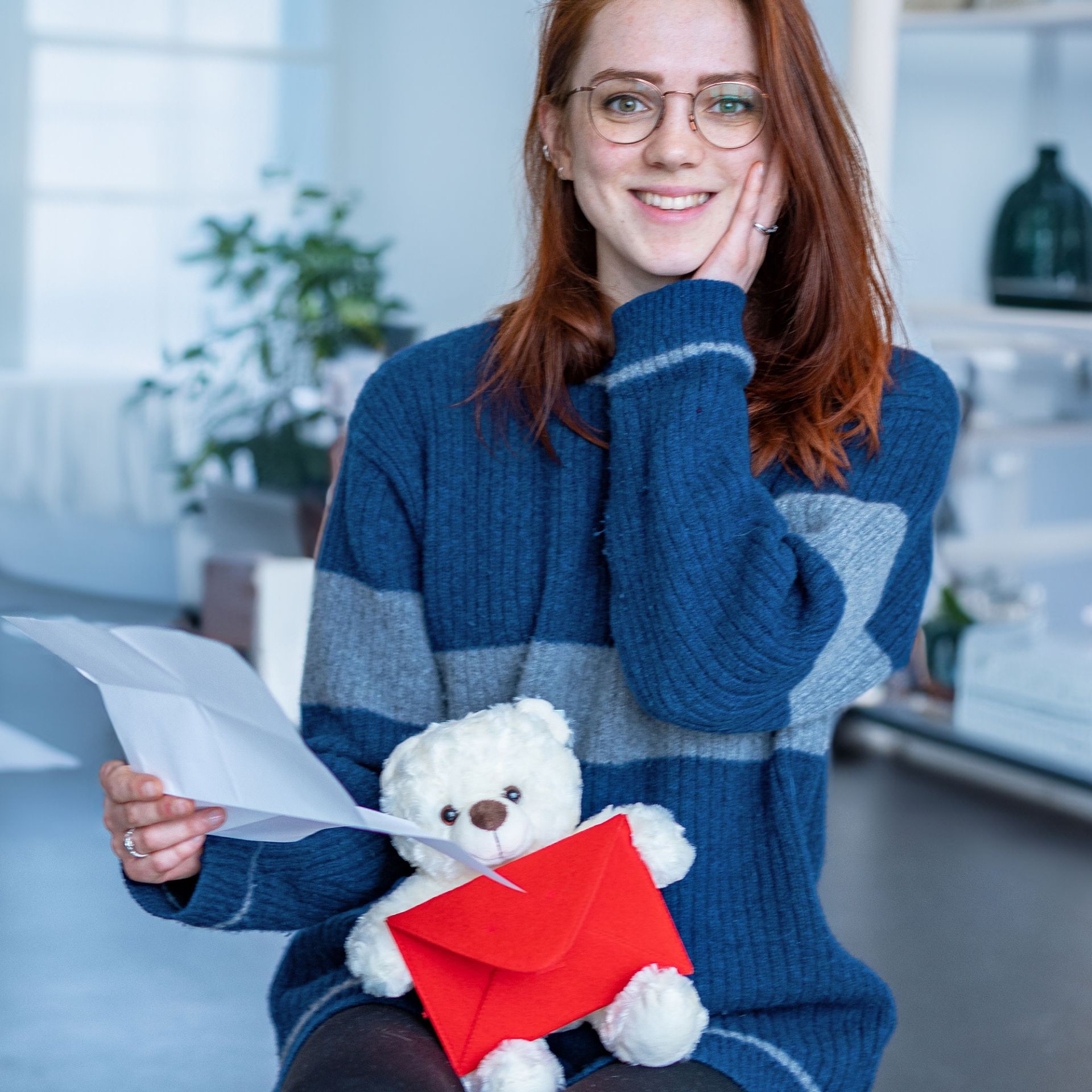 Teddybär Bote - roter Briefumschlag