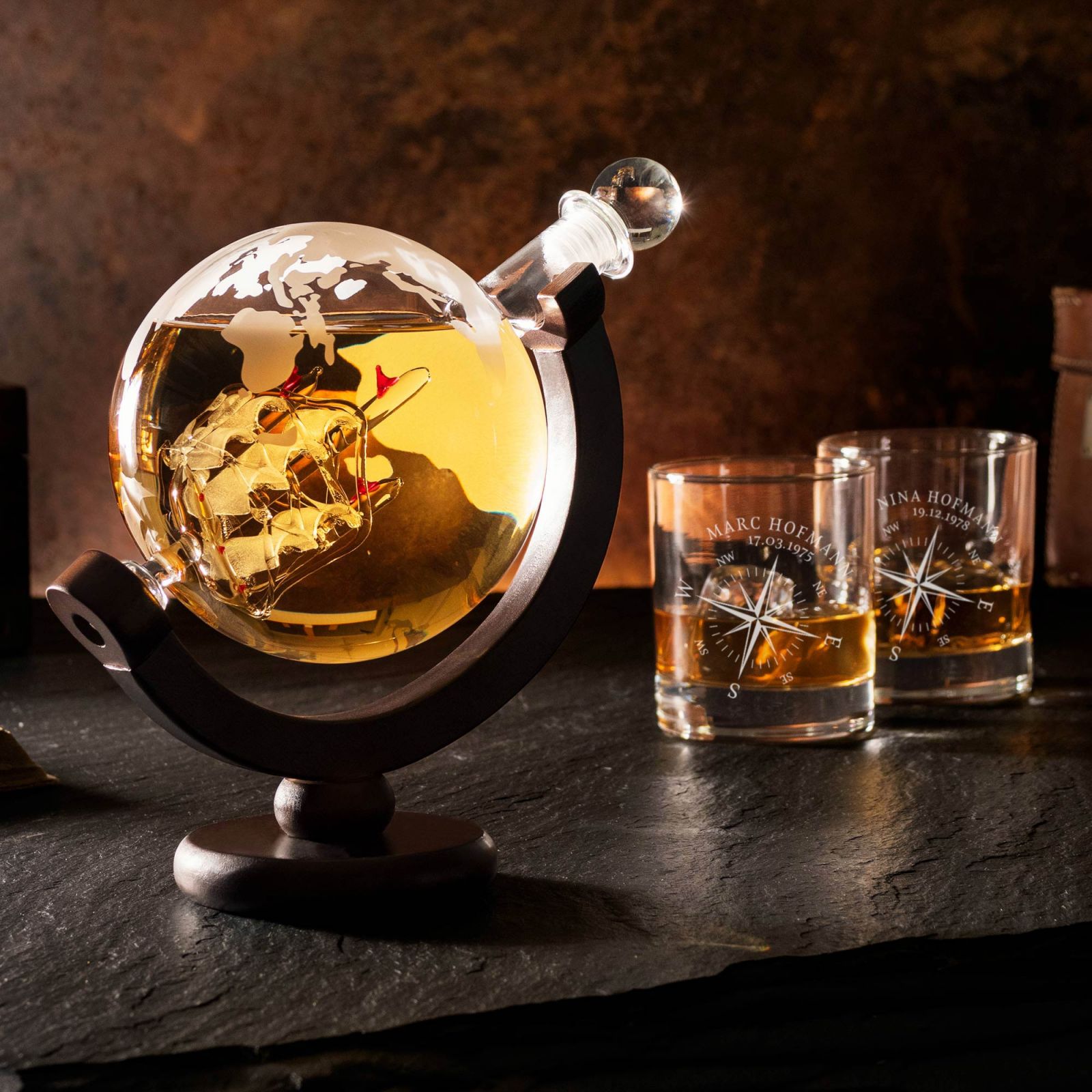 Set - Whiskykaraffe Globus - Zwei Whiskygläser mit Gravur - Kompass - personalisiert