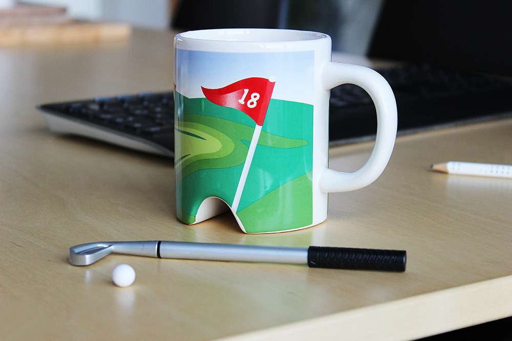 Golf Tasse mit Putter