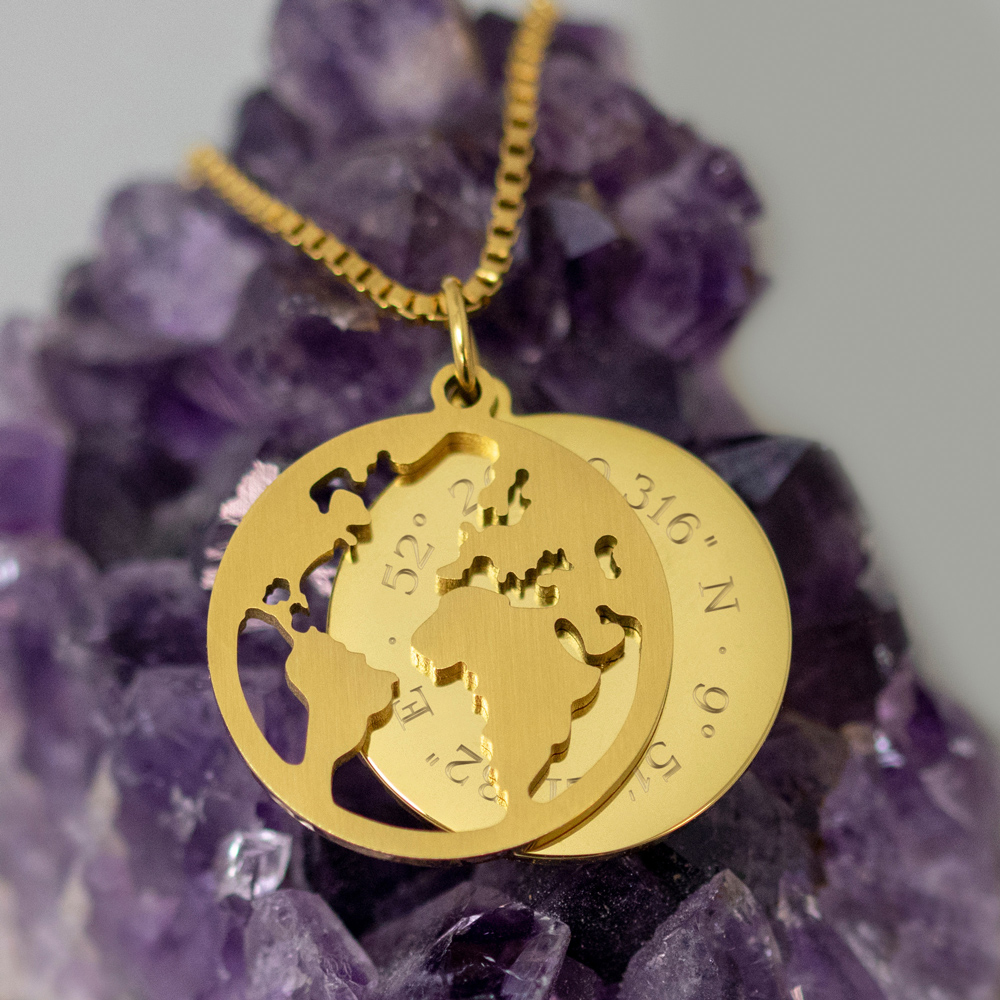 Kette mit Anhänger Welt - Geokoordinaten - Gold