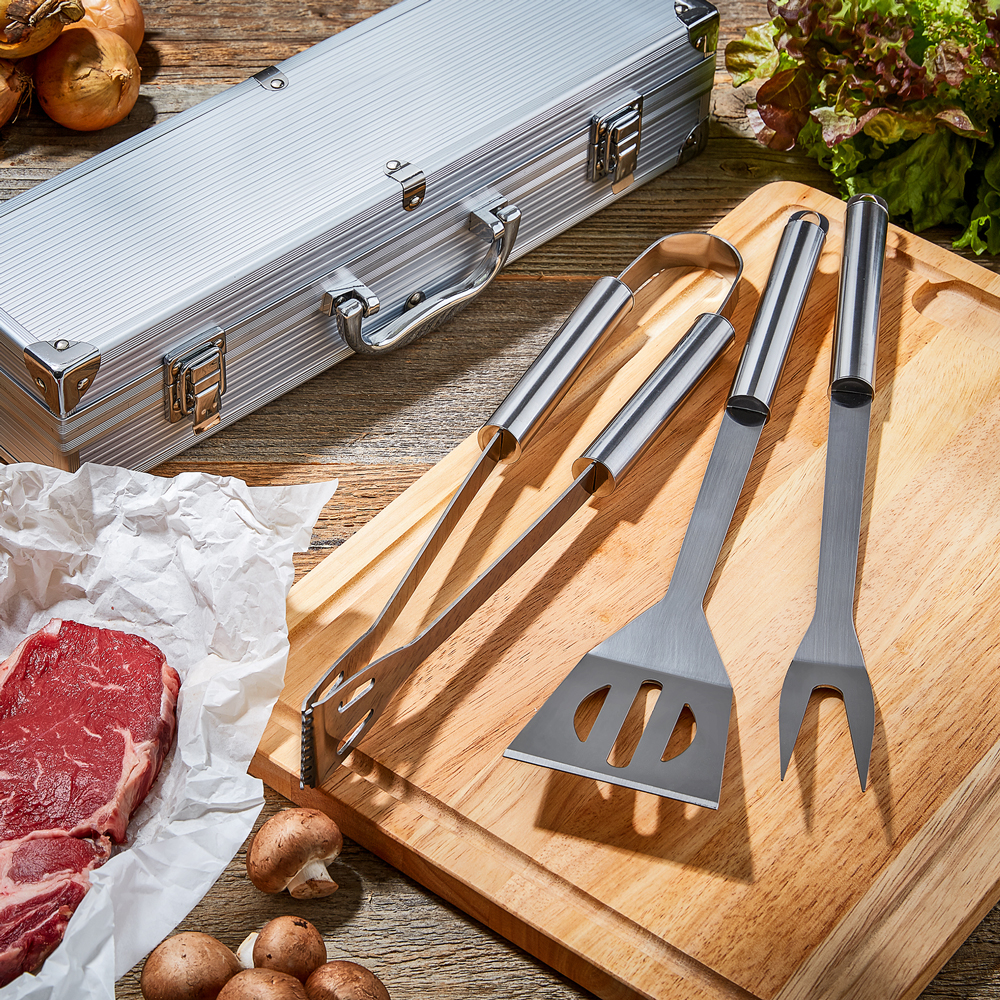 Grillbesteck im Grillkoffer - Geschenkidee Männer