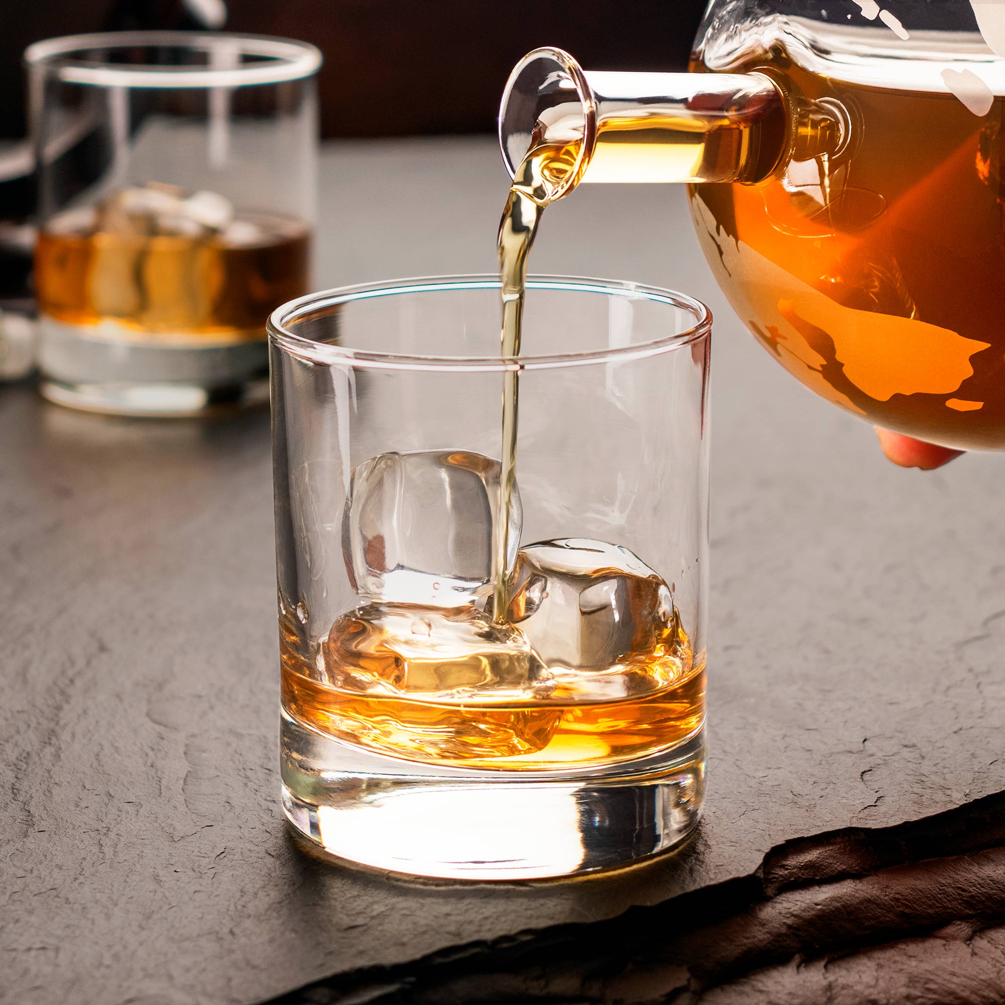 Whiskykaraffe - Globus mit Auto - Glasdekanter