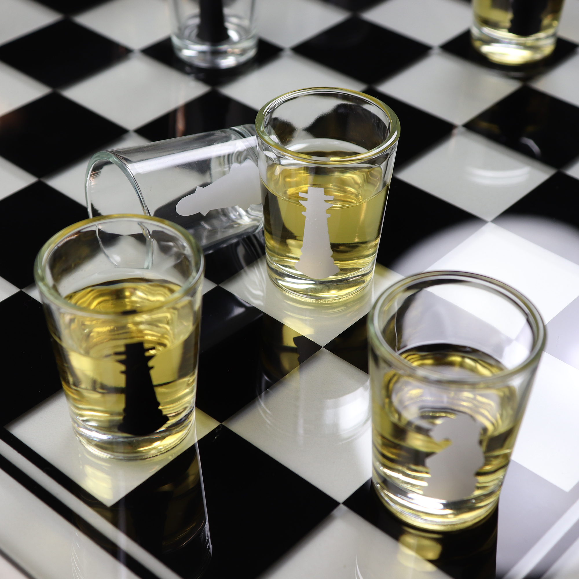 Trinkspiel Schach mit Schnapsgläsern, Schnapsglas Trink Schachspiel Partyspiel, Schnaps Trinkschachspiel Glas