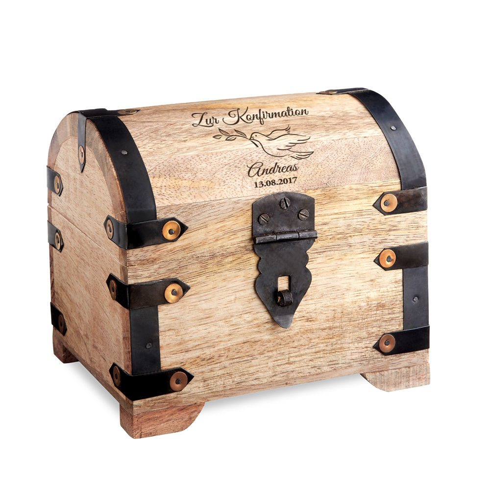 Helle Schatztruhe mit Gravur aus Holz zur Konfirmation