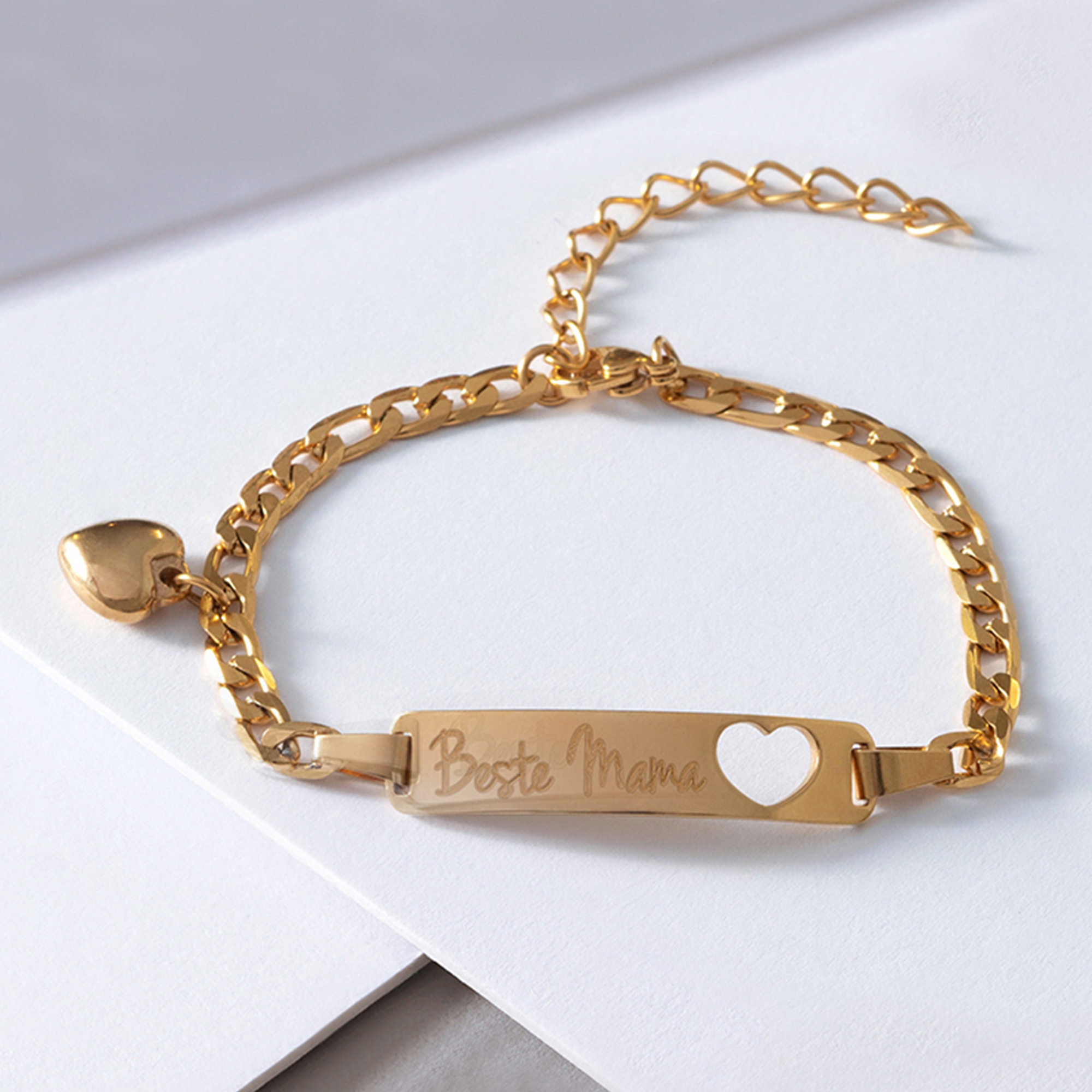 Graviertes Gold Armband mit Herzstanze - Beste Mama