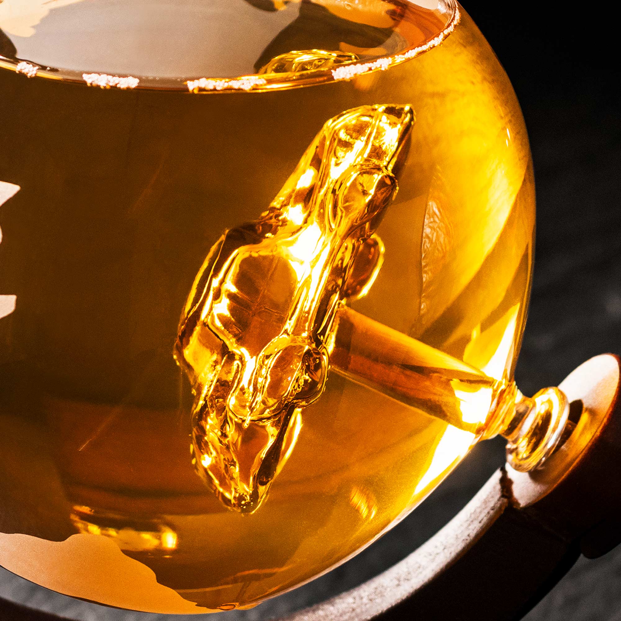 Whiskykaraffe - Globus mit Auto - Glasdekanter