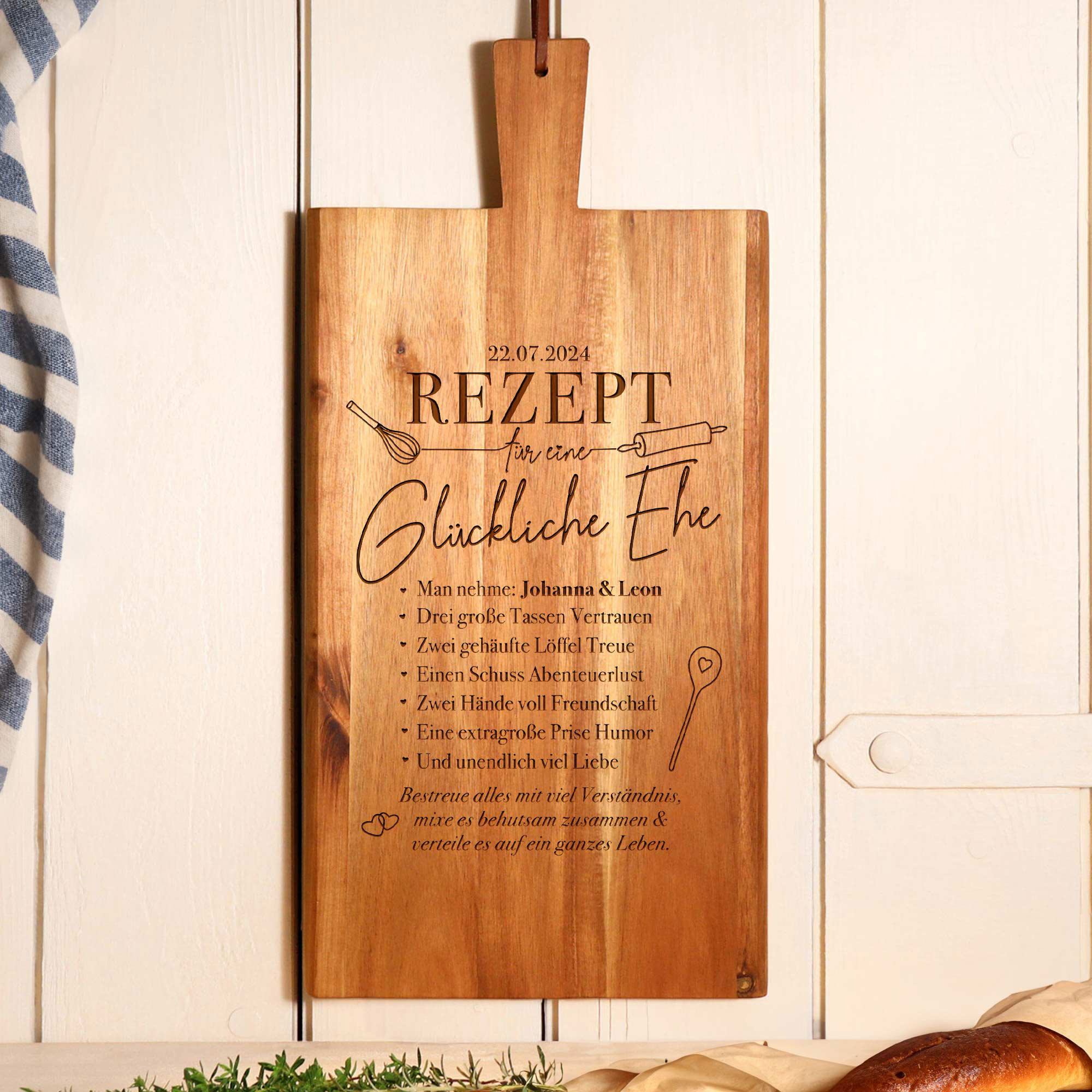 Graviertes Schneidebrett mit Griff  - Rezept glückliche Ehe