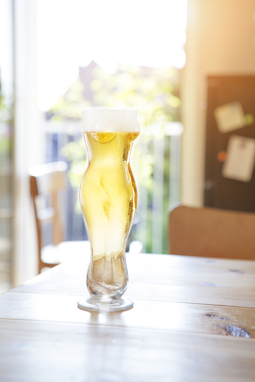 Erotisches Bierglas - Frauenkörper