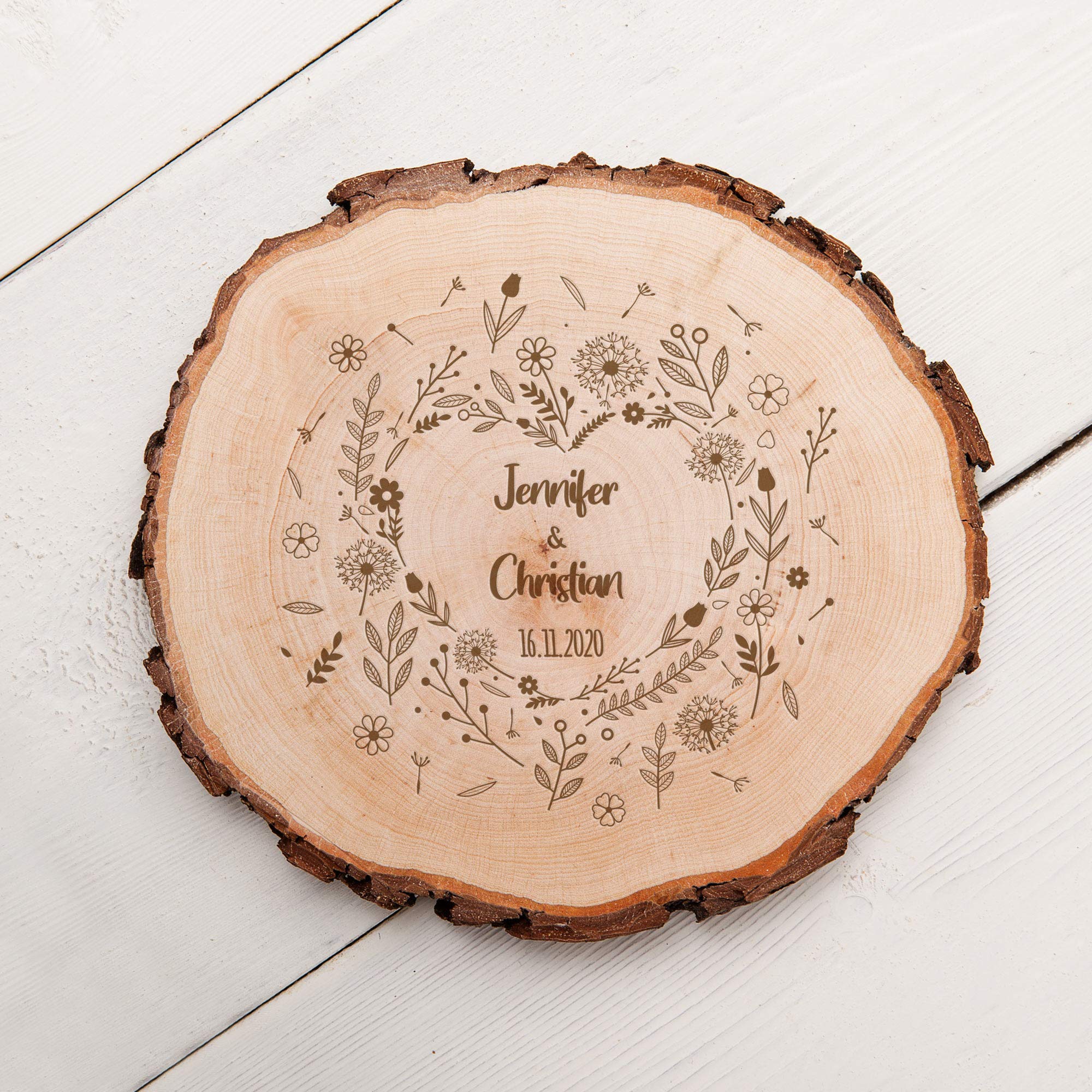 Baumscheibe mit Gravur - Blumenherz zur Hochzeit