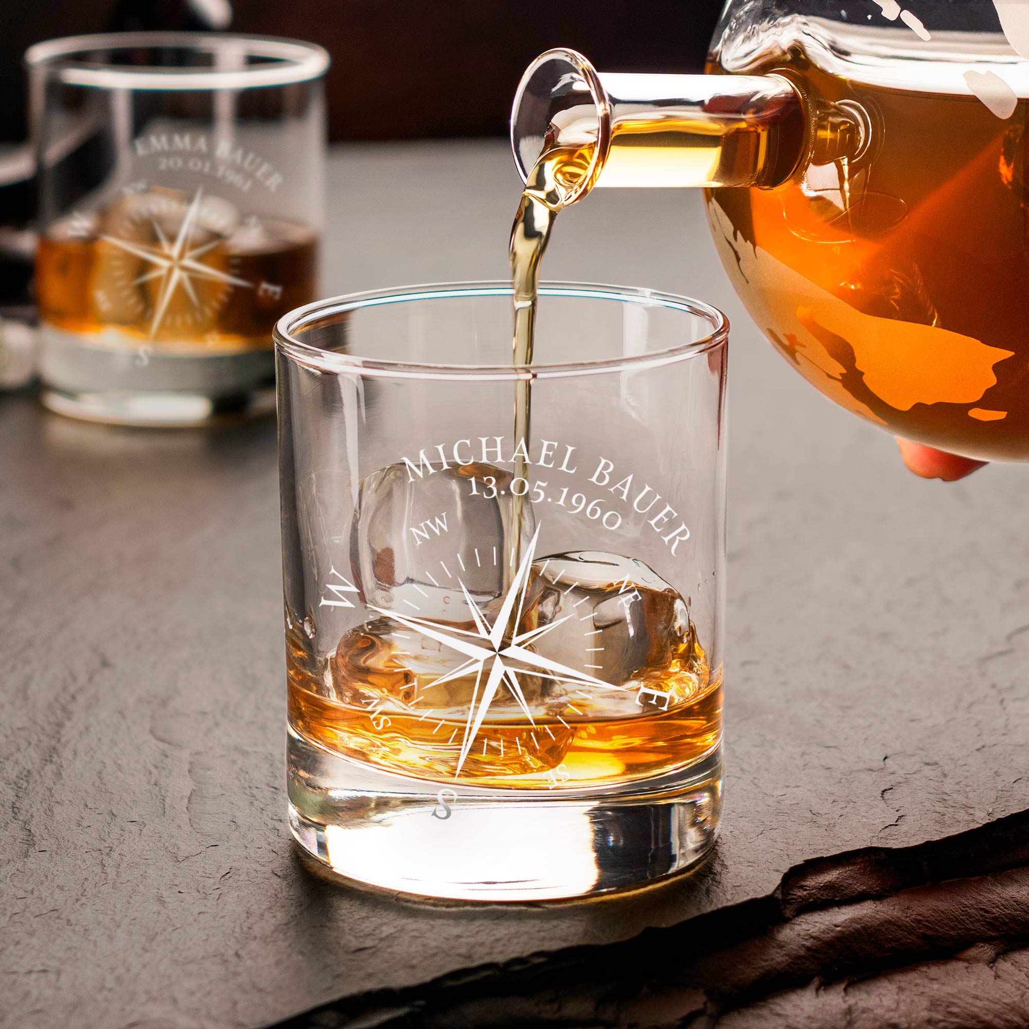 Whiskyset Globus Karaffe und zwei gravierte Tumbler, Whiskyset Globus Karaffe und zwei gravierte Tumbler, Whiskyglas, Geburtstagsgeschenke, whiskyset
