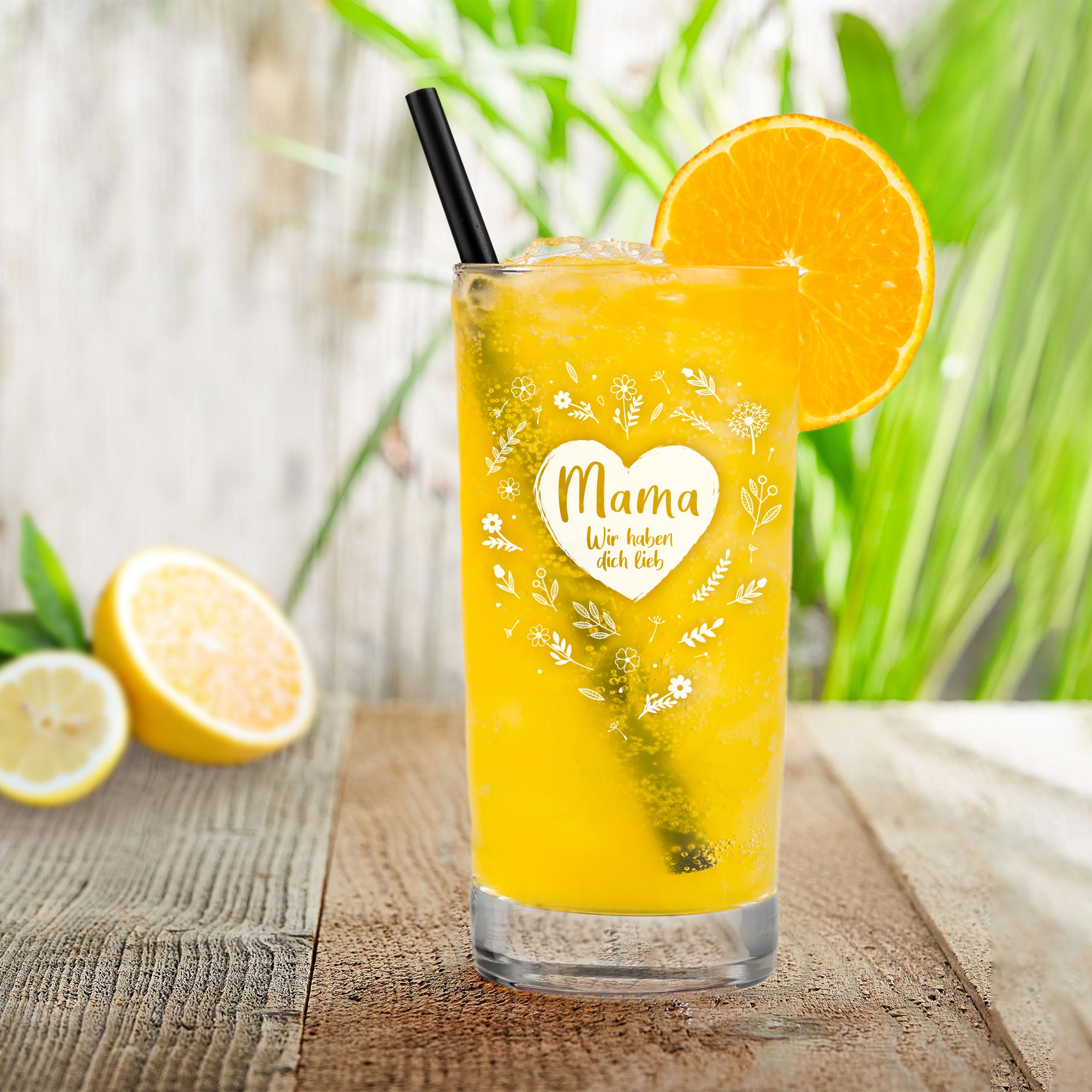 Wasser Glas mit Gravur für Mama, Saftglas mit Blumenherz Motiv, Cocktailglas als Muttertagsgeschenk, Trinkgeschirr als Geschenk zum Muttertag