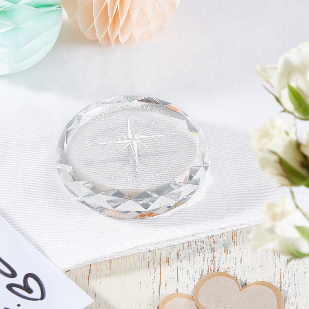 Runder Kristall aus Glas mit Gravur - Kompass der Liebe