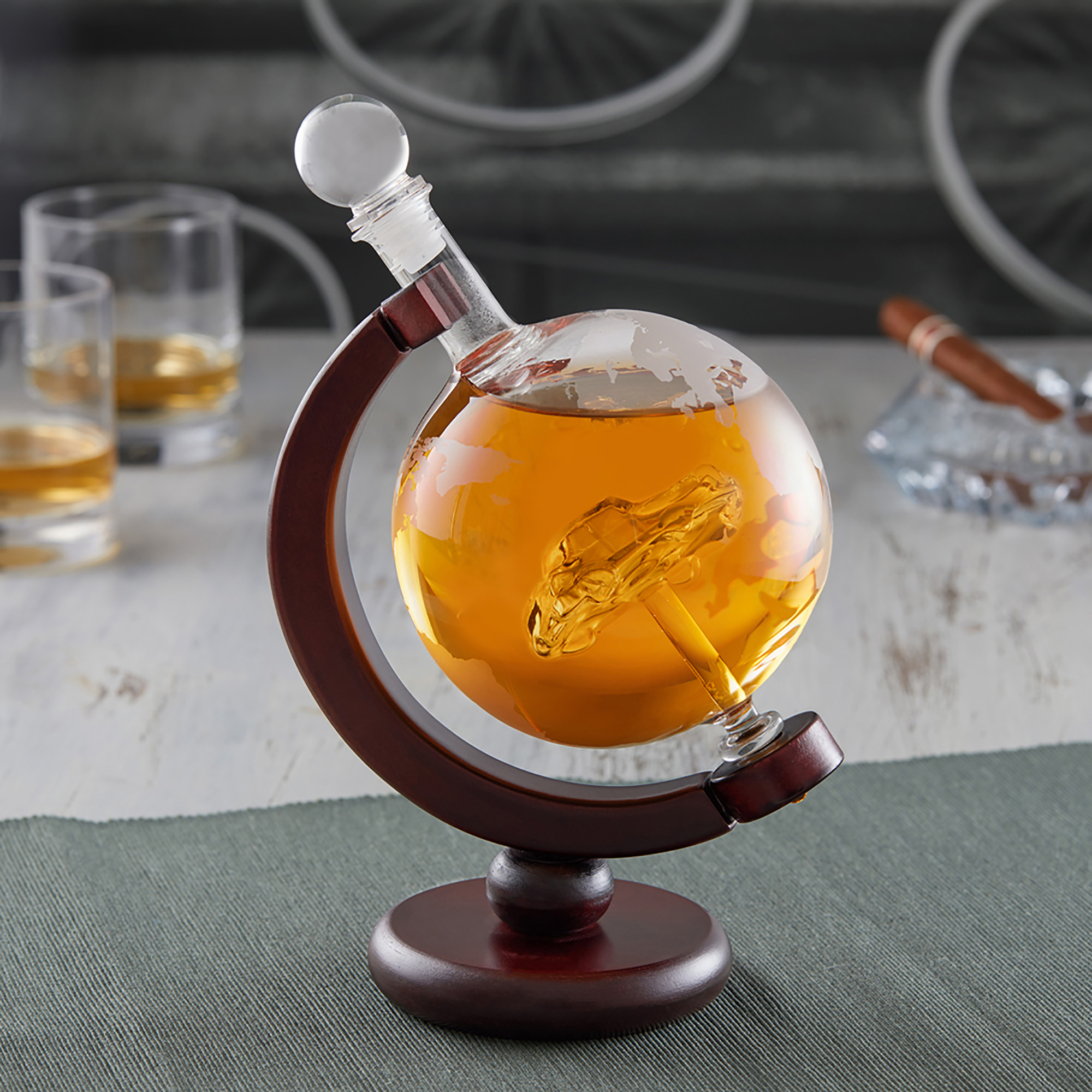Whiskyset Globus Karaffe Auto und graviertes Glas Banderole