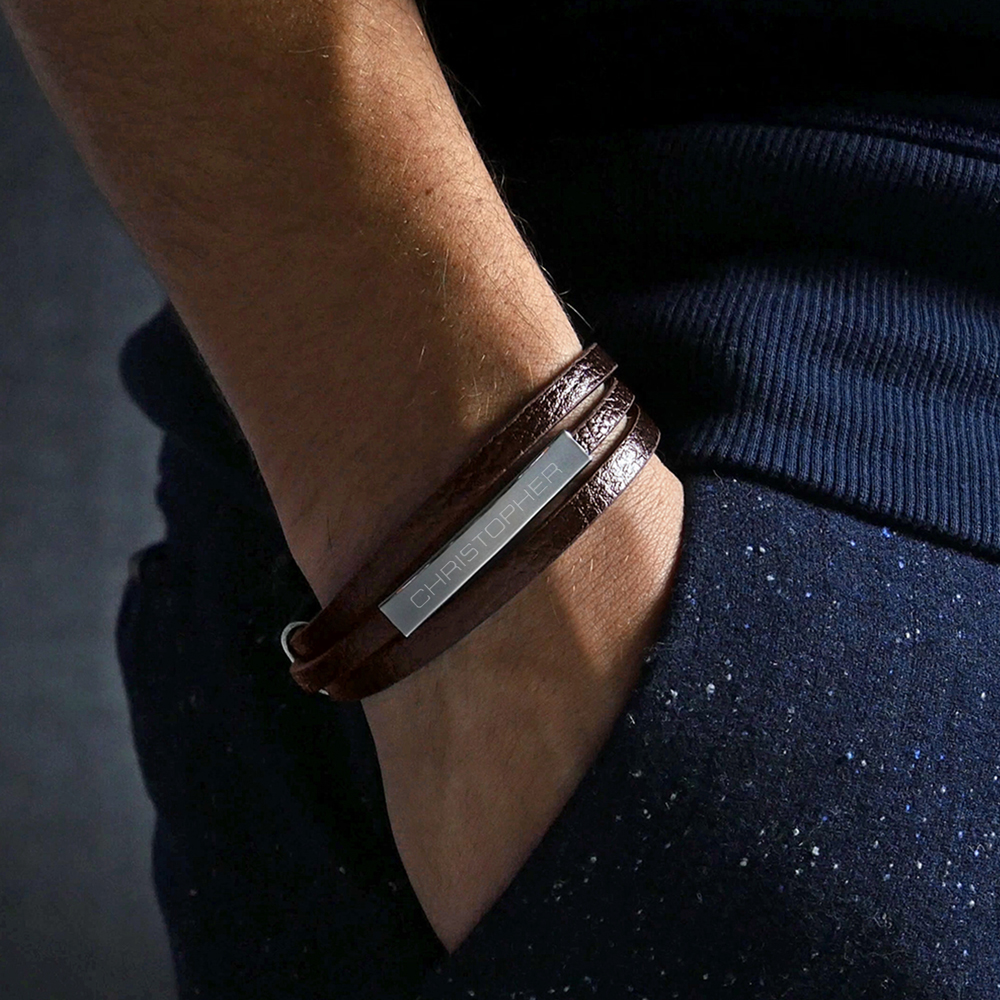 Herrenarmband mit Gravur - braunes Lederarmband mit Namen