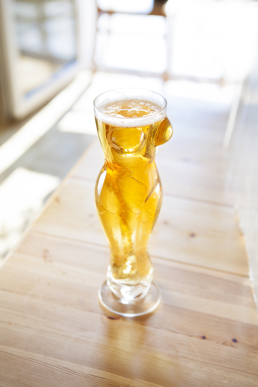 Erotisches Bierglas - Frauenkörper