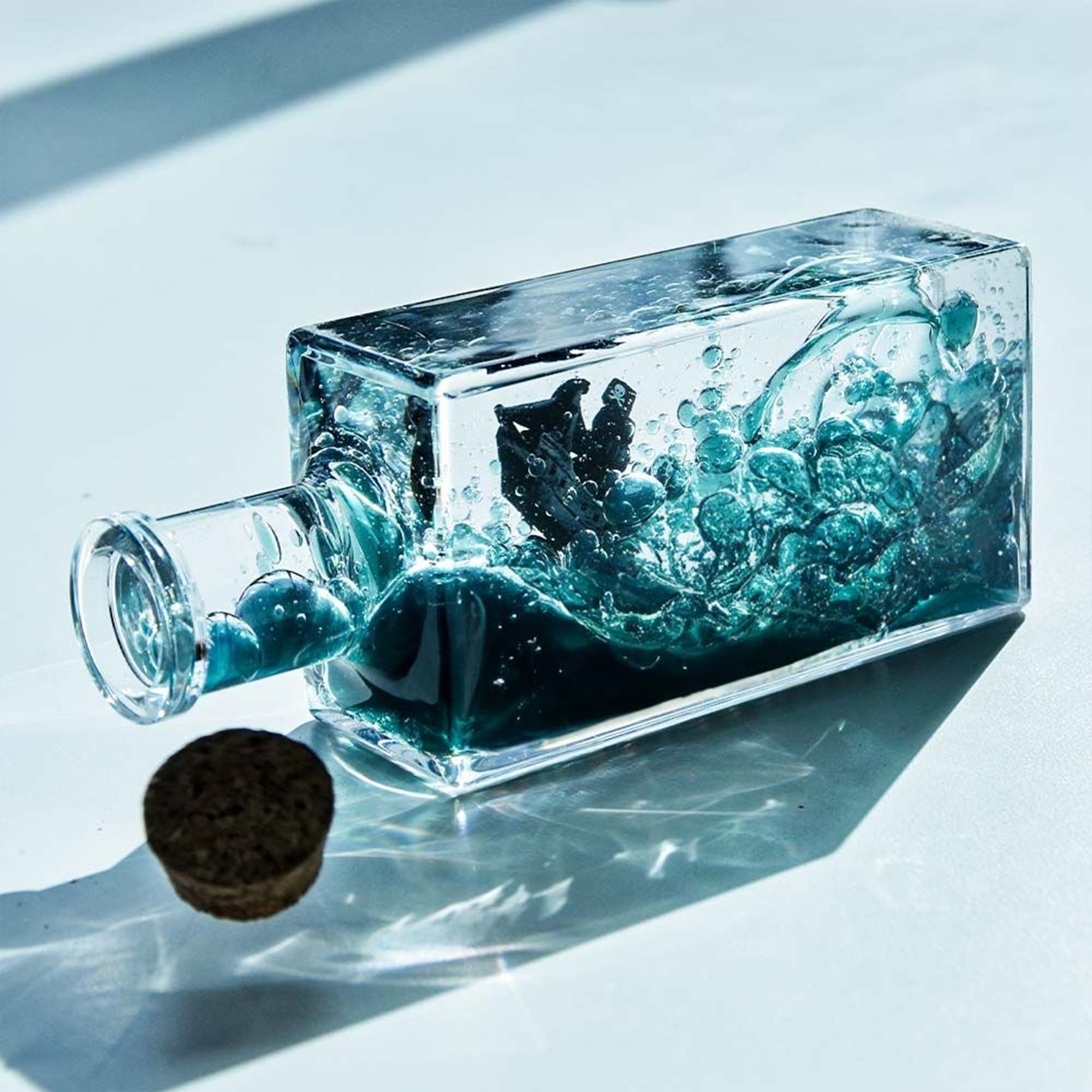 Unsinkbares Piraten Schiff in der Flasche - Büro Gadget
