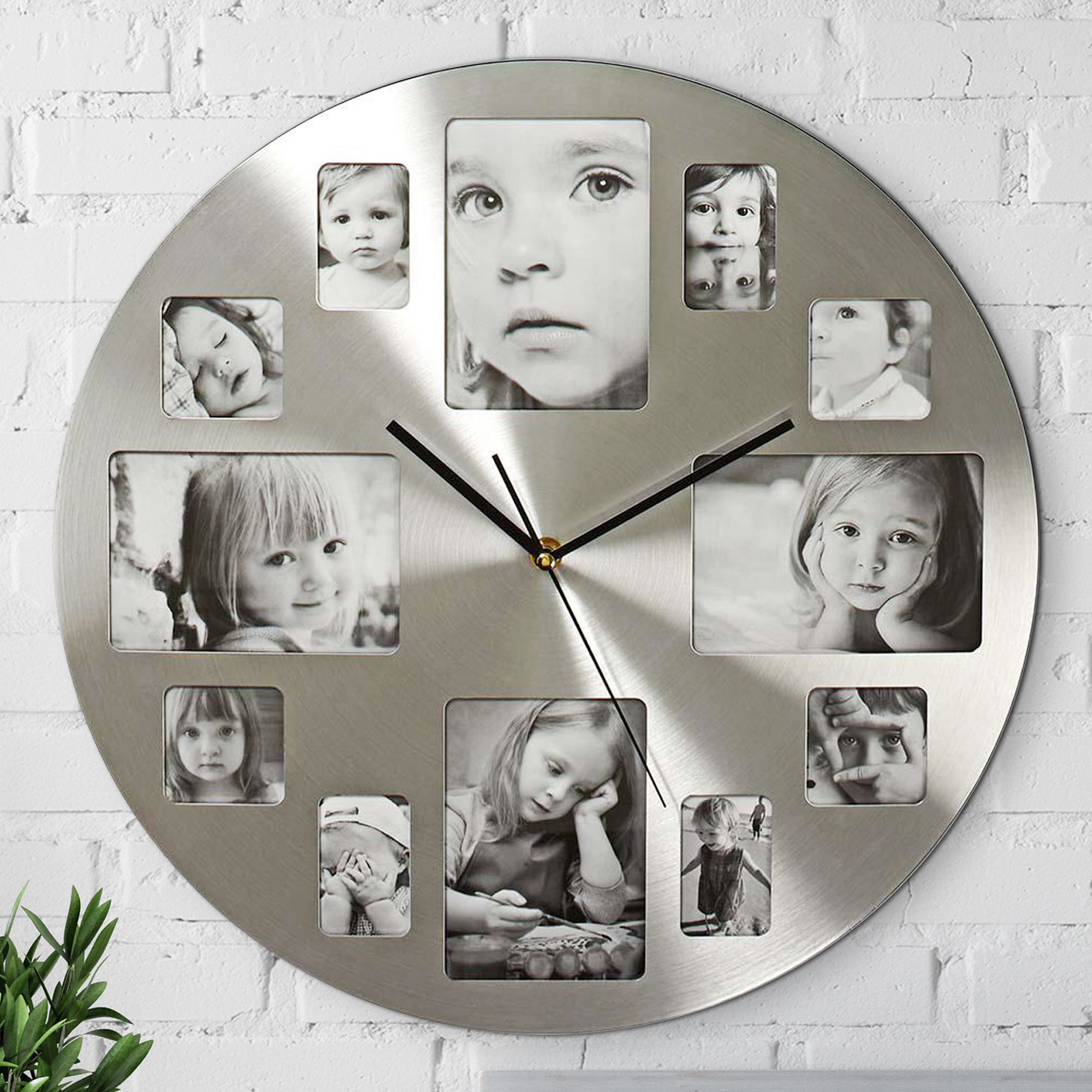 Wanduhr für Fotocollagen - Fotouhr mit 12 Bilderrahmen 1