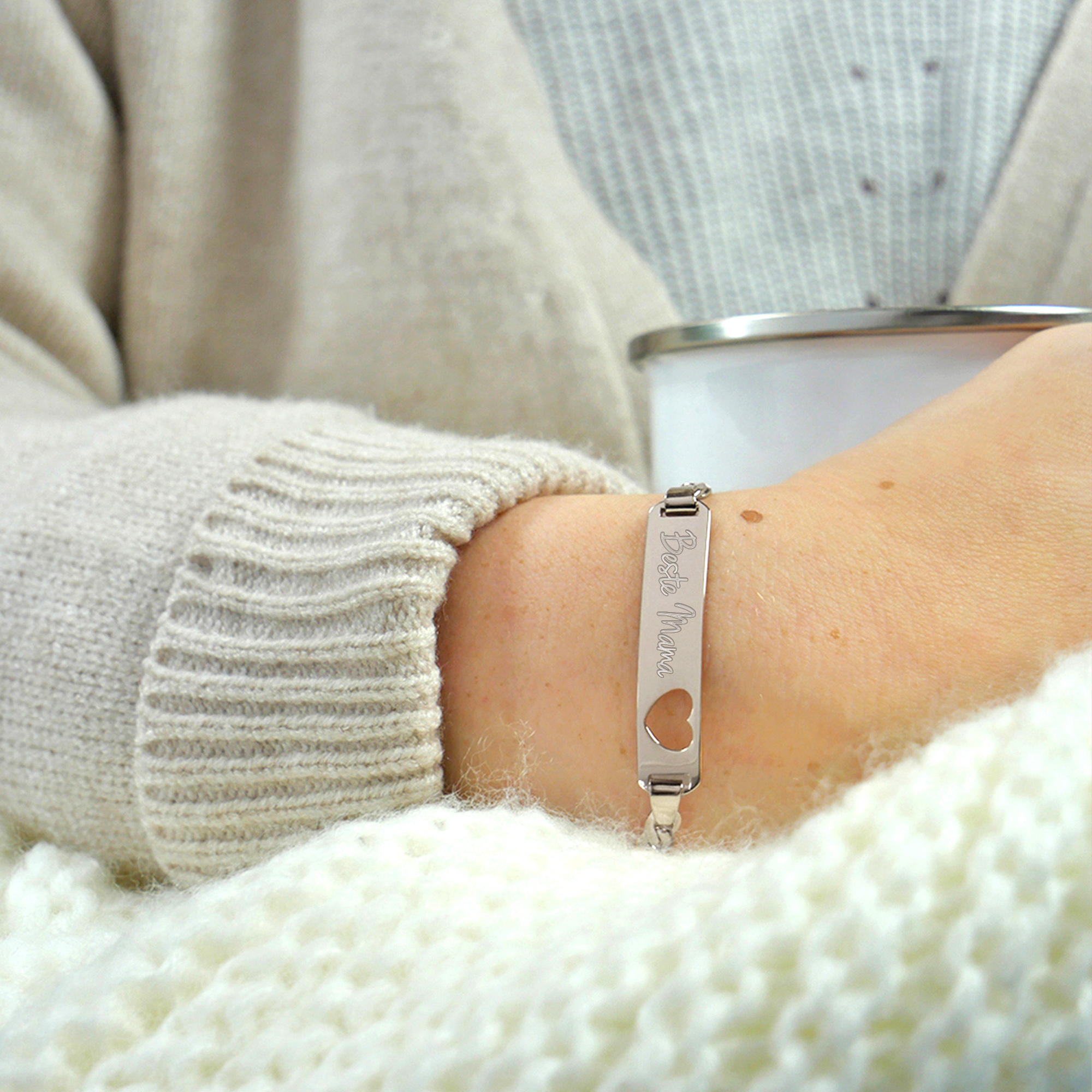 Graviertes Silber Armband mit Herzstanze - Beste Mama 3