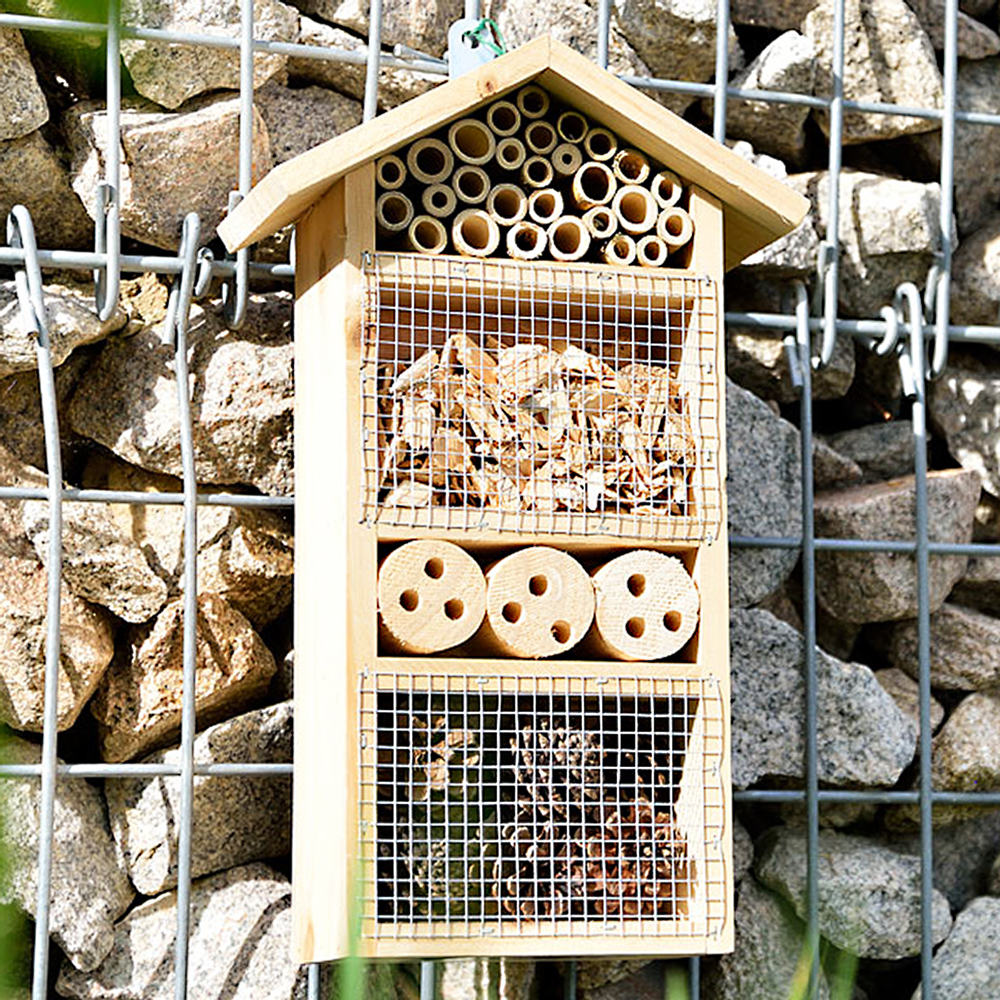 Insektenhaus mit Schutz vor Vögeln